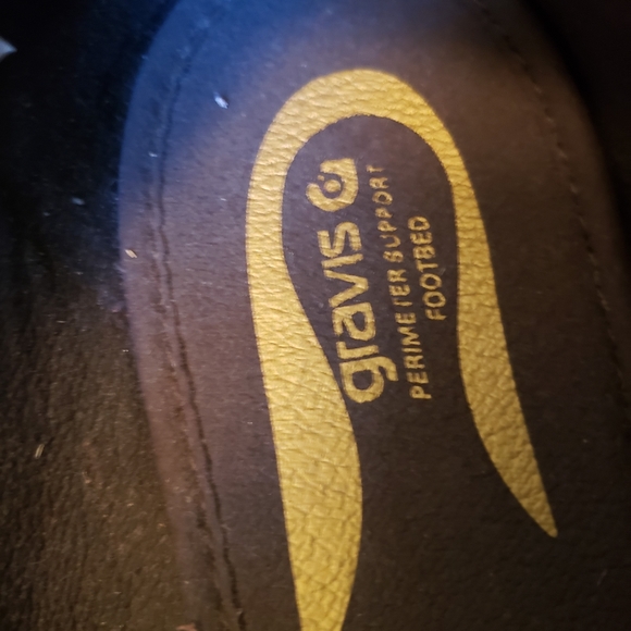 Brown flats - Picture 3 of 3